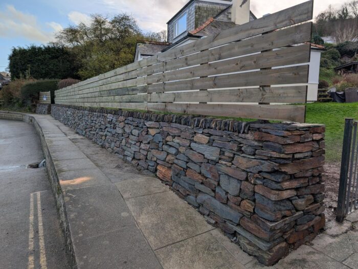 Garden hedging stone