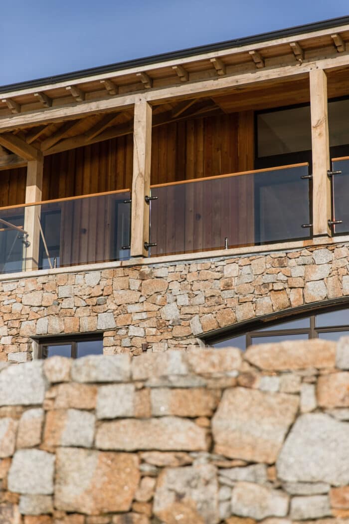 Cropped granite walling stone